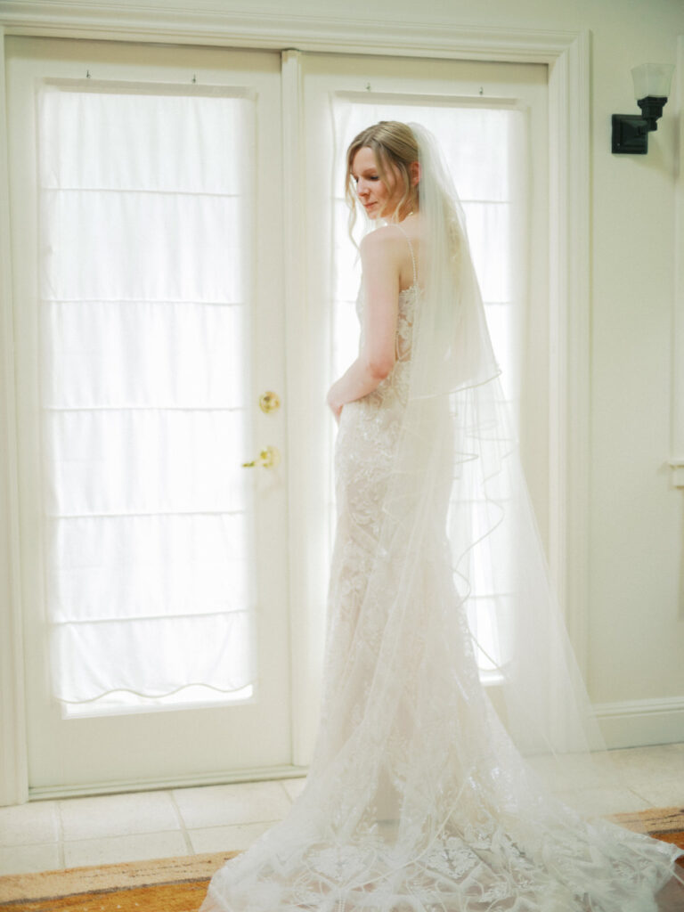 hastings house bride in the house getting ready