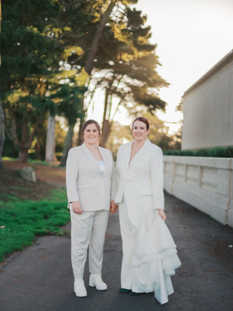 Legion of Honor wedding couple taking pictures outside of the galleries 