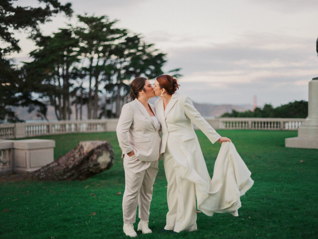 Legion of Honor wedding couple taking pictures outside of the galleries 